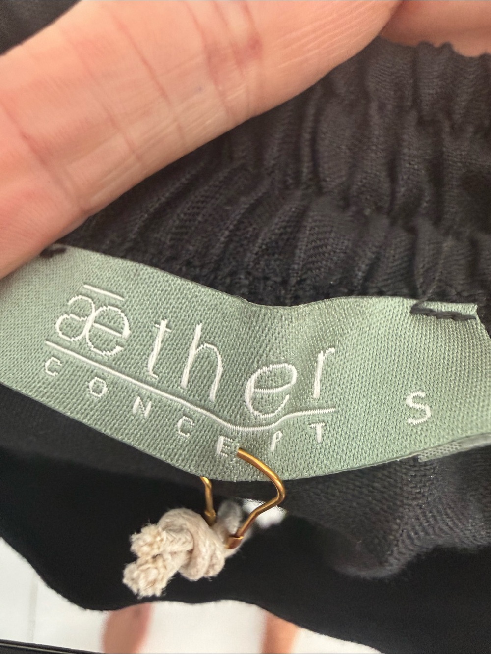 High waist skirt with embroidery Black - Gold.  Size Small - Picture 10 of 12